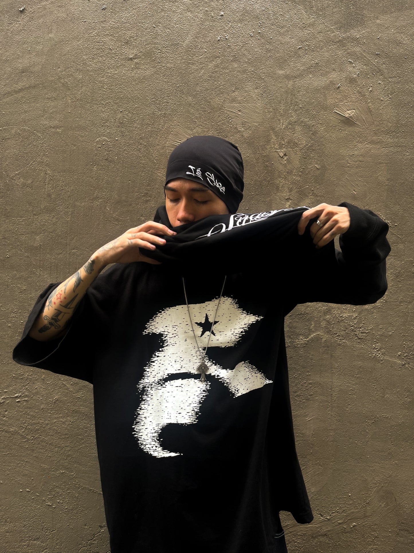 BIG "R" LOGO TEE (Black)